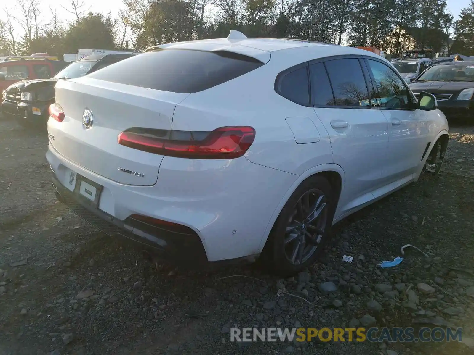 4 Photograph of a damaged car 5UXUJ3C56KLG52793 BMW X4 2019