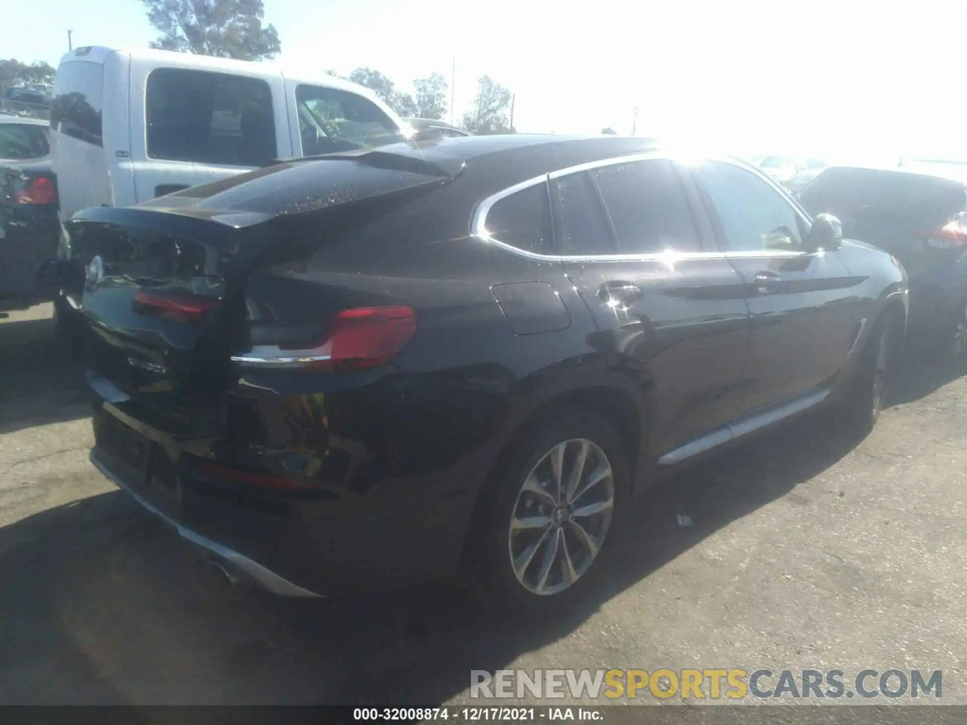 4 Photograph of a damaged car 5UXUJ3C57KLG54018 BMW X4 2019