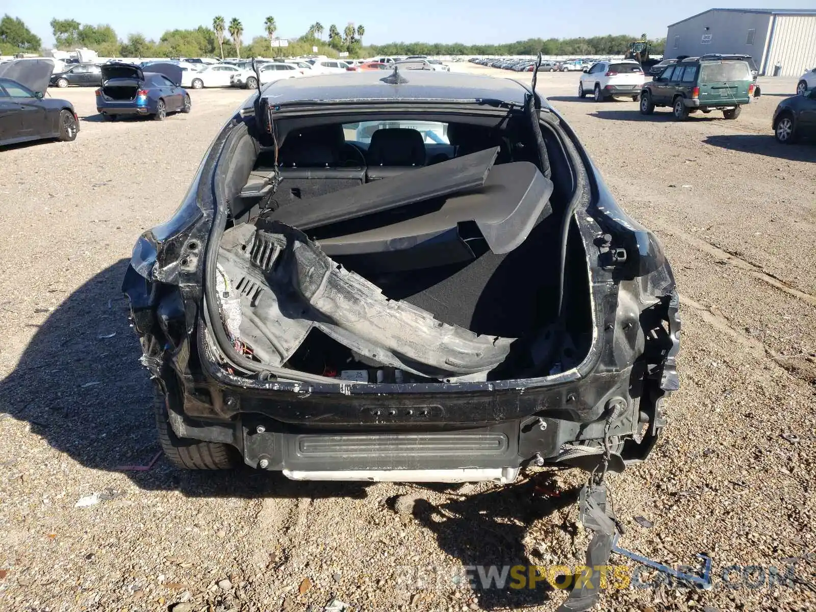 9 Photograph of a damaged car 5UXUJ3C59KLA58568 BMW X4 2019