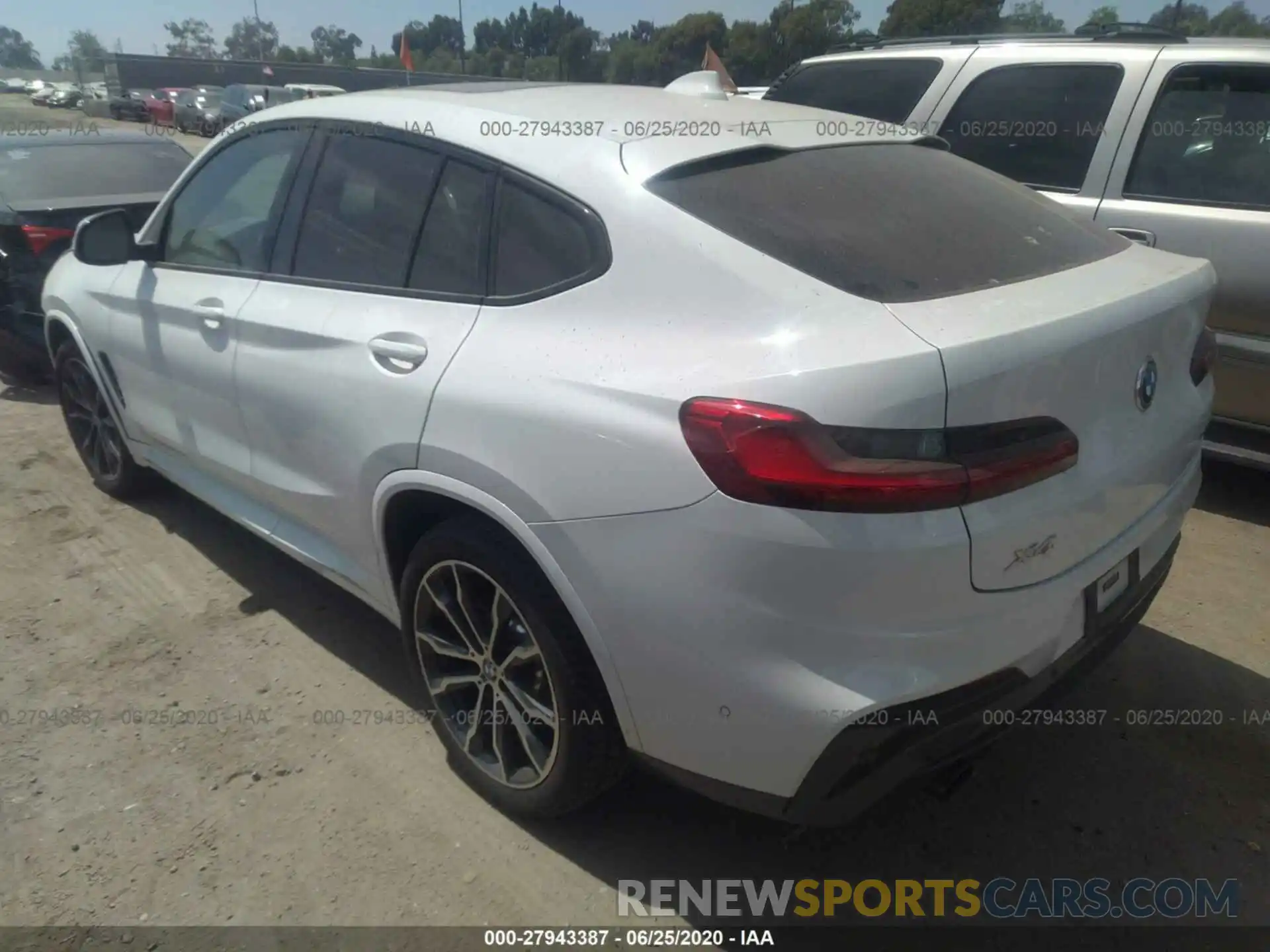 3 Photograph of a damaged car 5UXUJ3C59KLG53338 BMW X4 2019