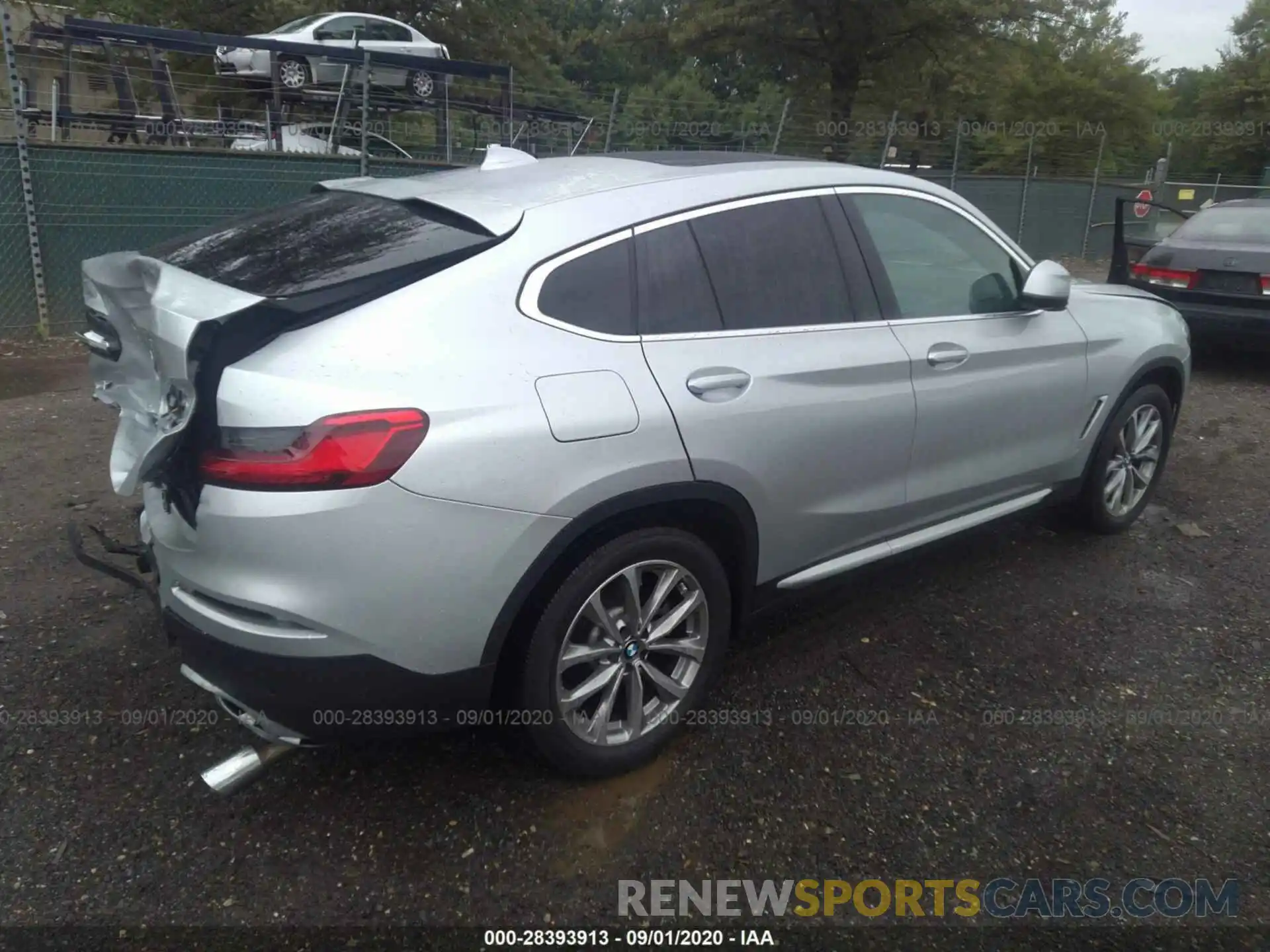 4 Photograph of a damaged car 5UXUJ3C5XKLG52103 BMW X4 2019