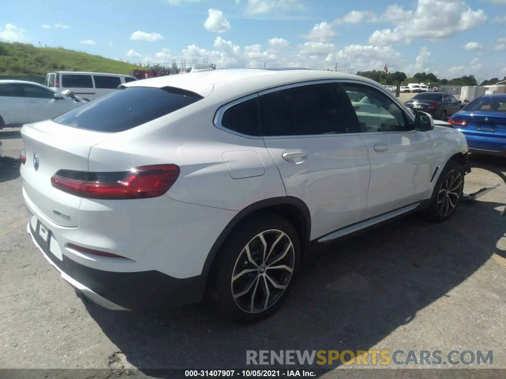 4 Photograph of a damaged car 5UXUJ3C5XKLG56748 BMW X4 2019