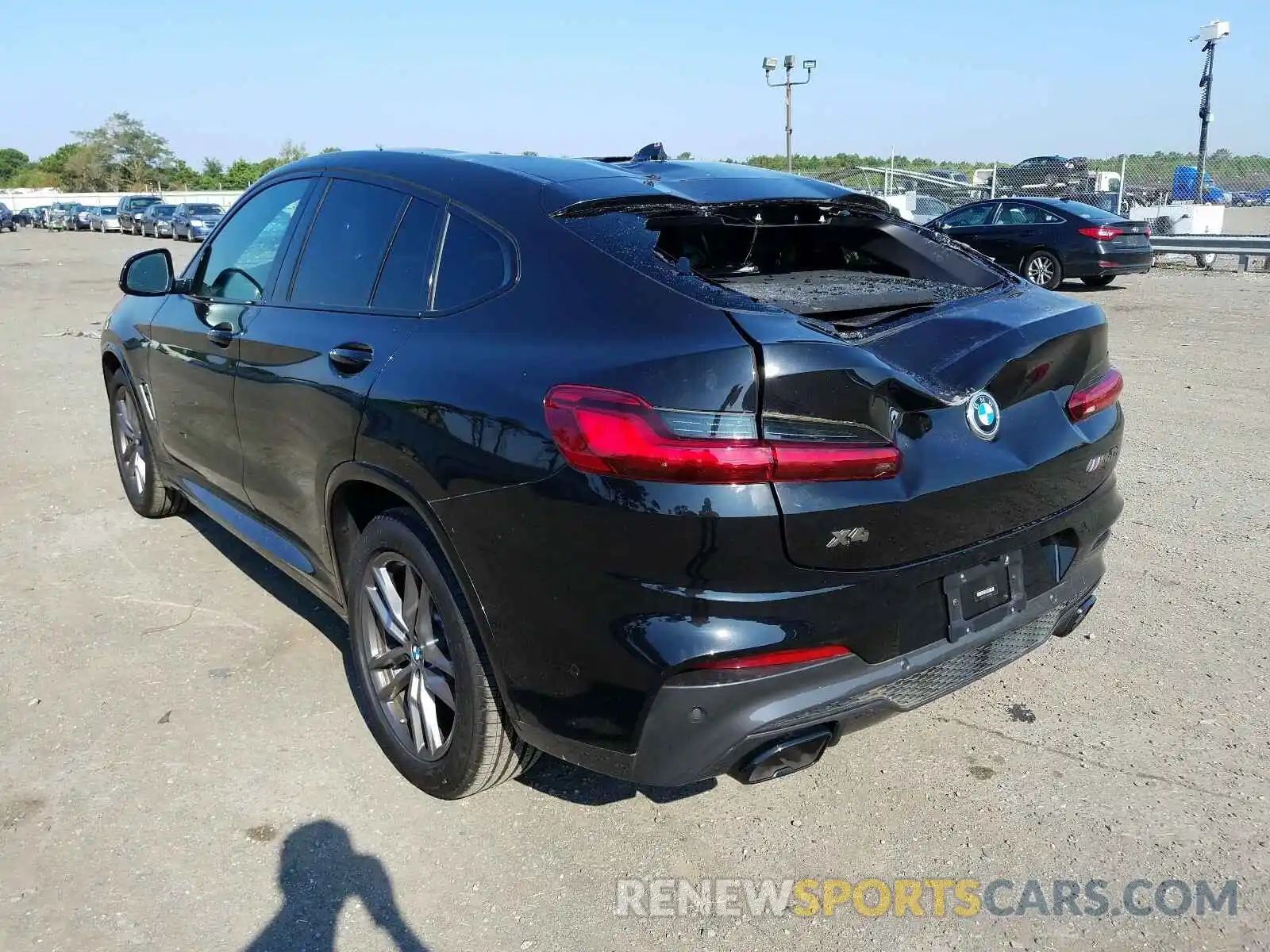 3 Photograph of a damaged car 5UXUJ5C51K9A33043 BMW X4 2019