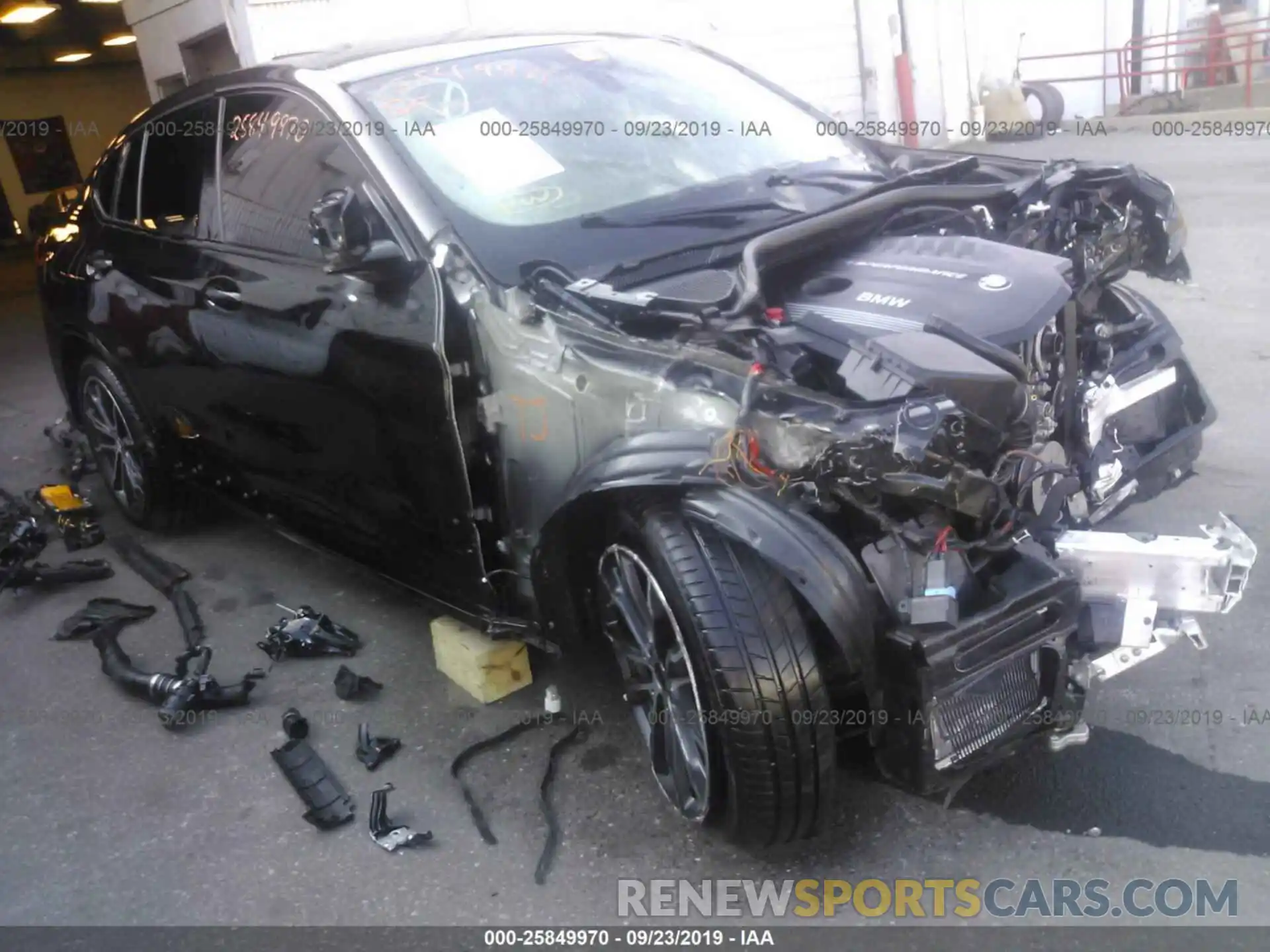 1 Photograph of a damaged car 5UXUJ5C51KLJ63646 BMW X4 2019