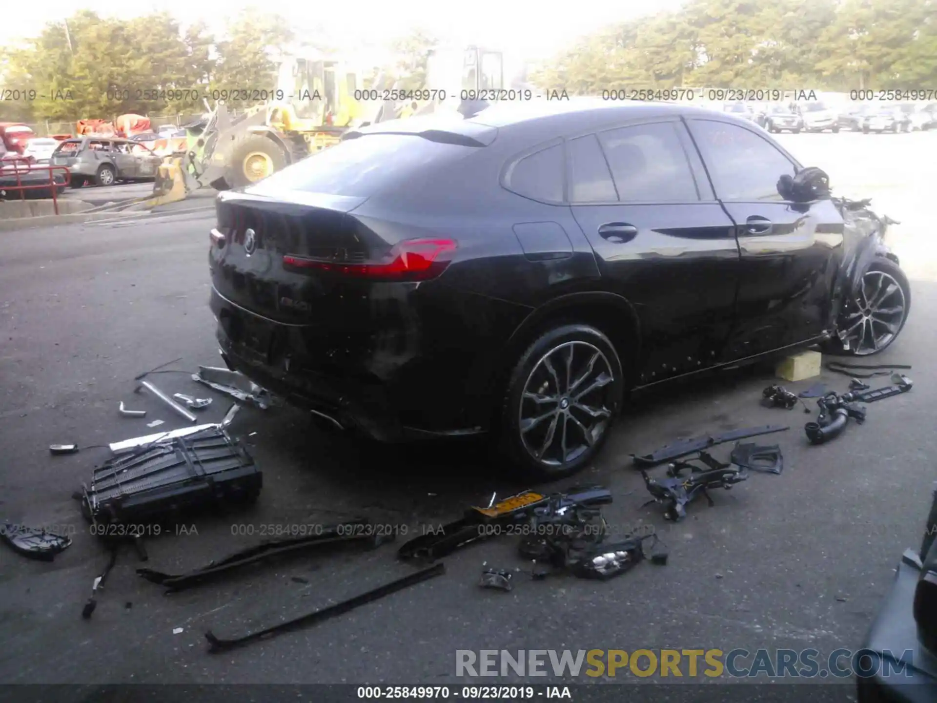 4 Photograph of a damaged car 5UXUJ5C51KLJ63646 BMW X4 2019