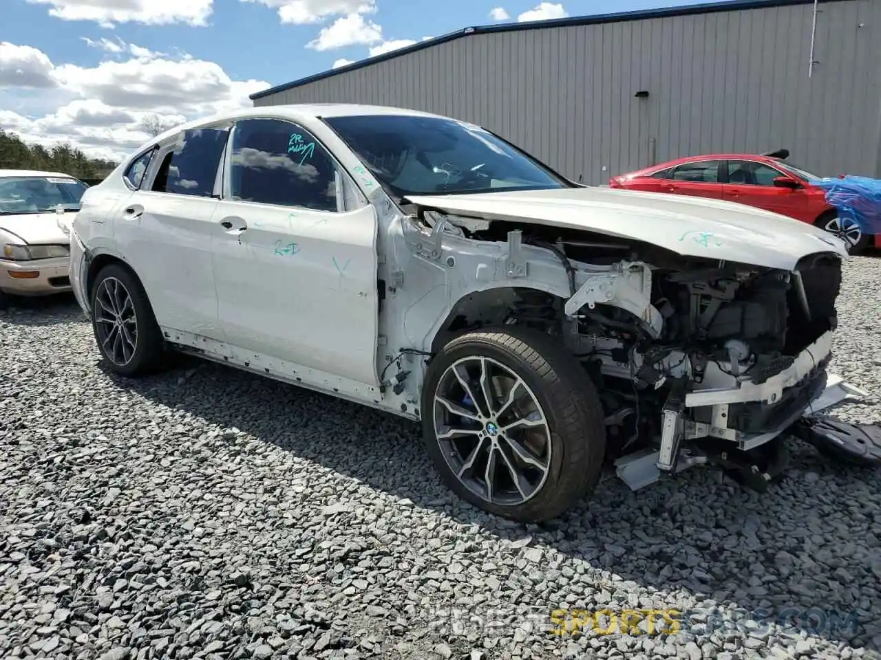 4 Photograph of a damaged car 5UXUJ5C52KLJ63557 BMW X4 2019