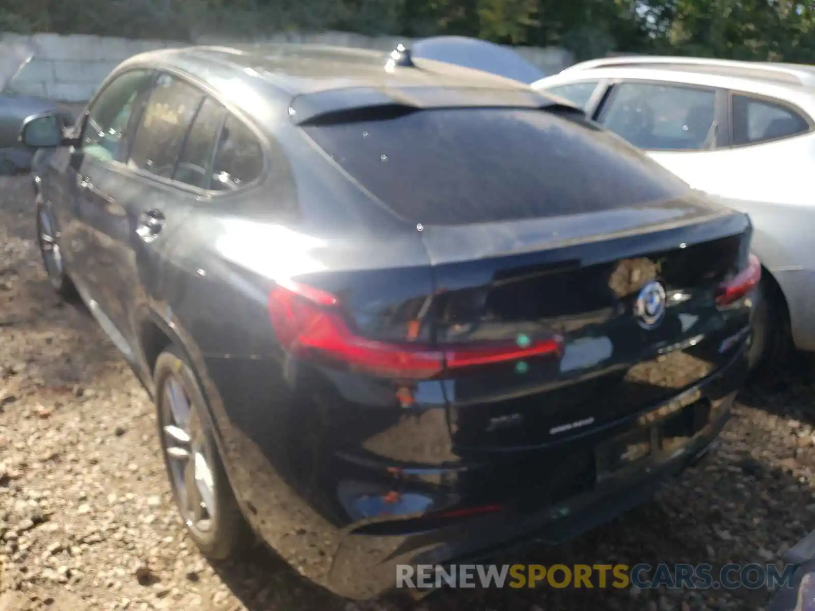 3 Photograph of a damaged car 5UXUJ5C52KLJ64045 BMW X4 2019