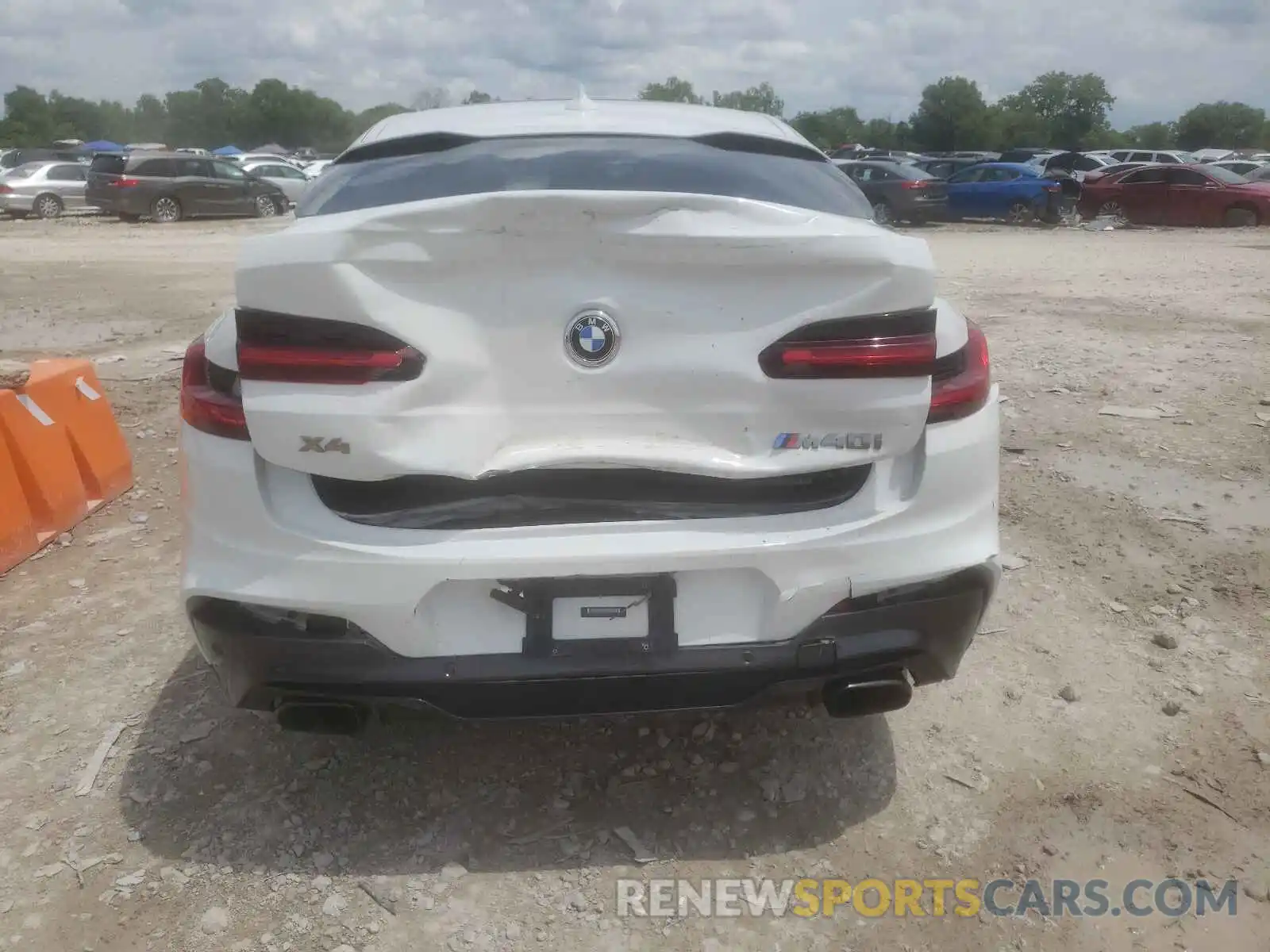 9 Photograph of a damaged car 5UXUJ5C56KLJ63321 BMW X4 2019