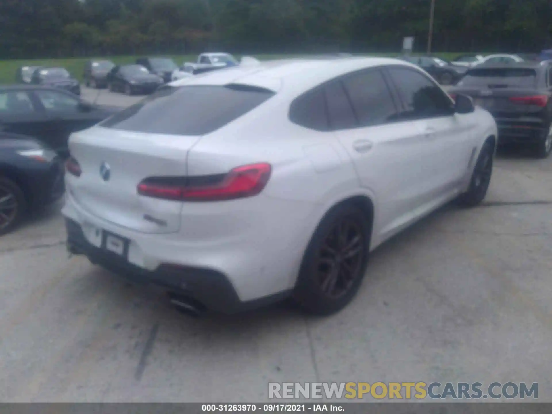 4 Photograph of a damaged car 5UXUJ5C56KLJ64324 BMW X4 2019