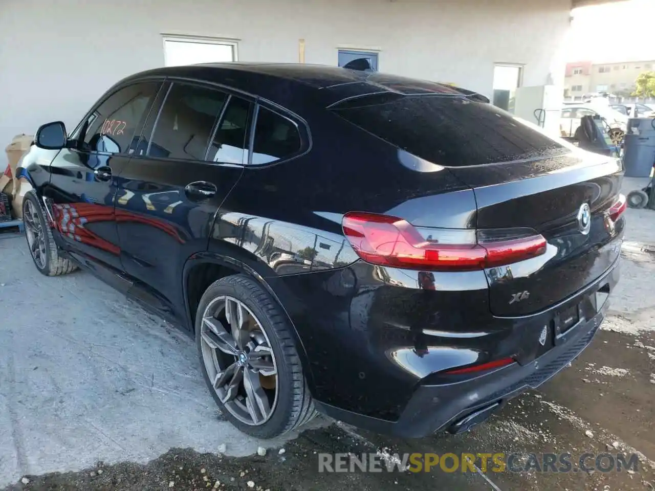 3 Photograph of a damaged car 5UXUJ5C57KLJ64073 BMW X4 2019