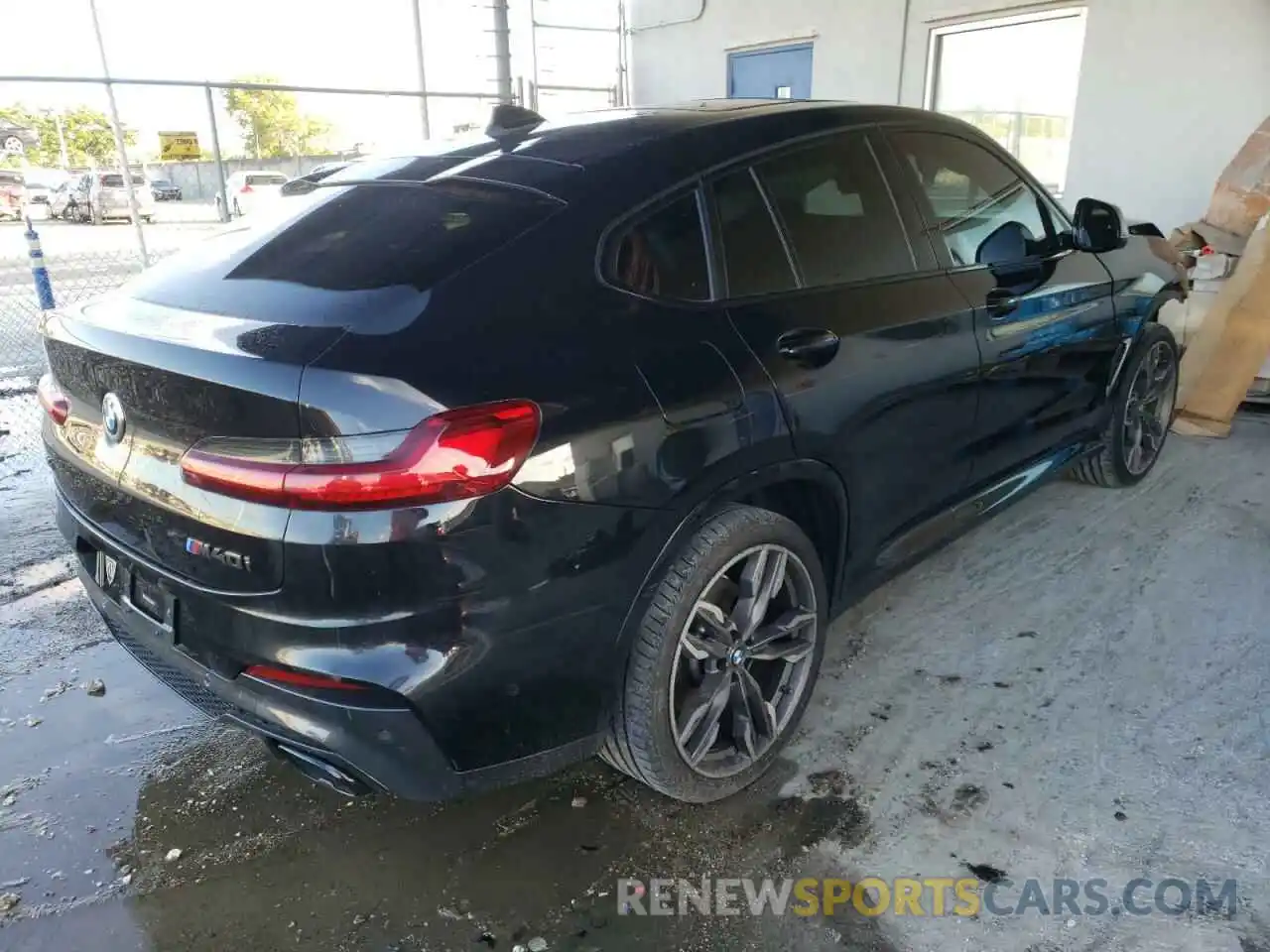 4 Photograph of a damaged car 5UXUJ5C57KLJ64073 BMW X4 2019