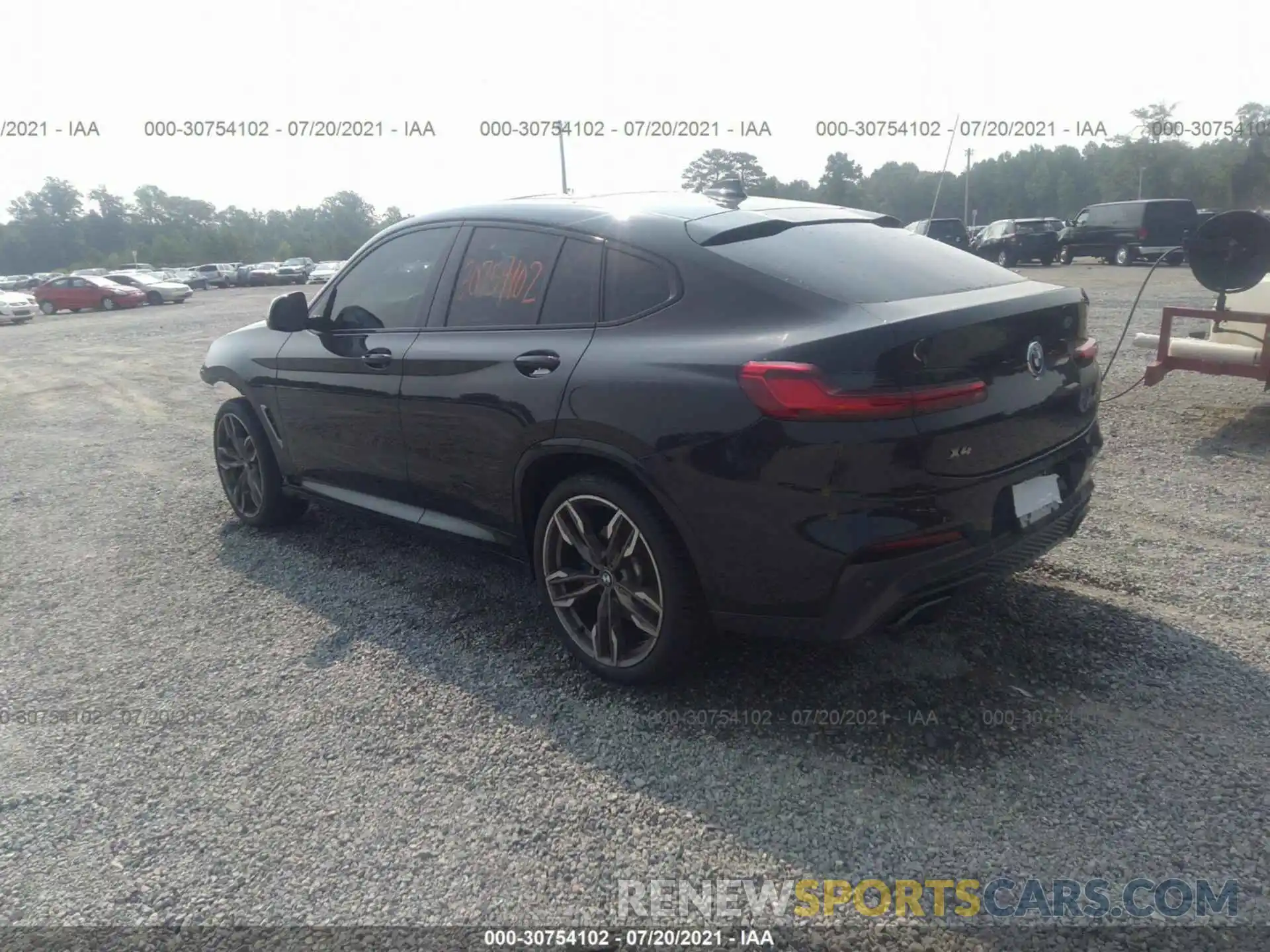 3 Photograph of a damaged car 5UXUJ5C58K9A33024 BMW X4 2019