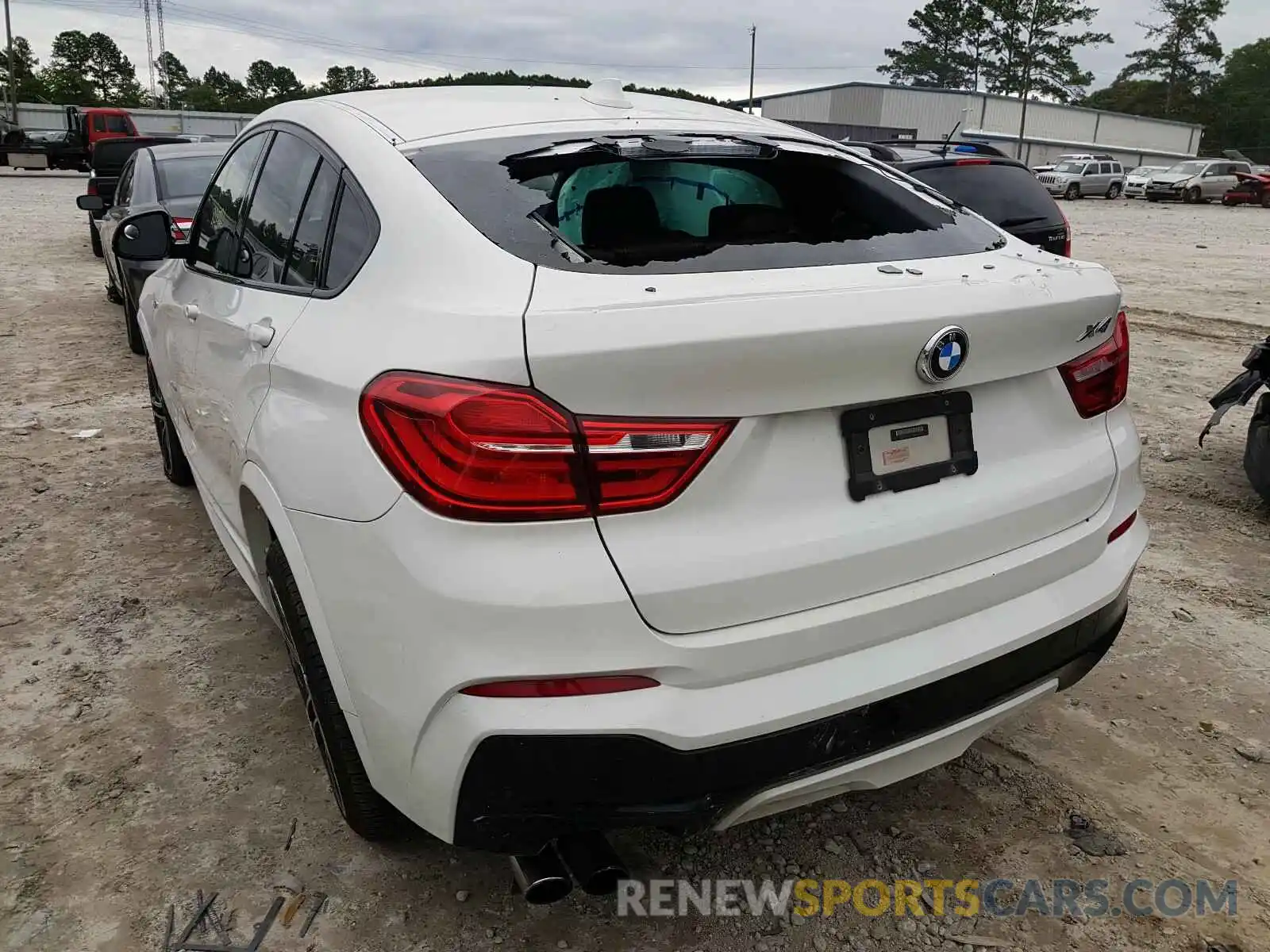 3 Photograph of a damaged car 5UXXW5C50G0N91635 BMW X4 2019