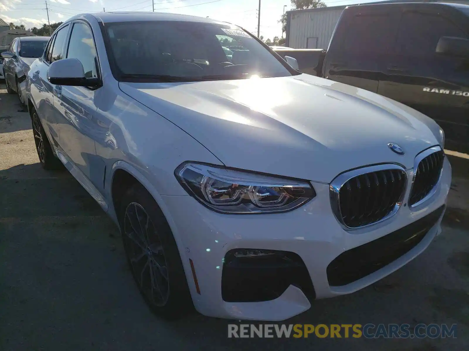 1 Photograph of a damaged car 5UX2V1C00L9B22046 BMW X4 2020