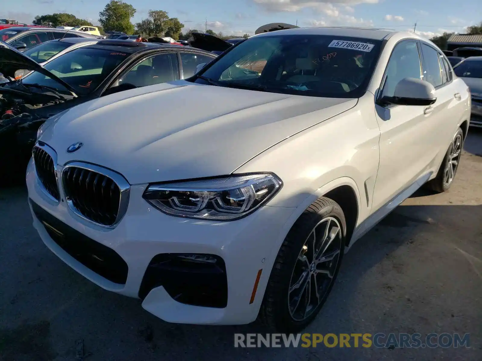 2 Photograph of a damaged car 5UX2V1C00L9B22046 BMW X4 2020