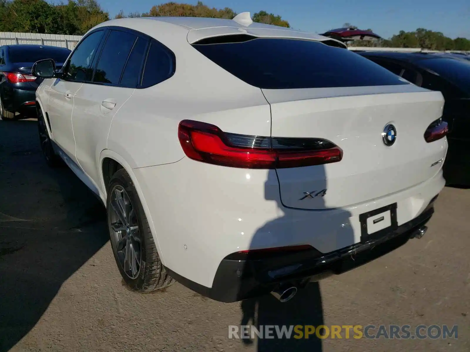 3 Photograph of a damaged car 5UX2V1C00L9B22046 BMW X4 2020