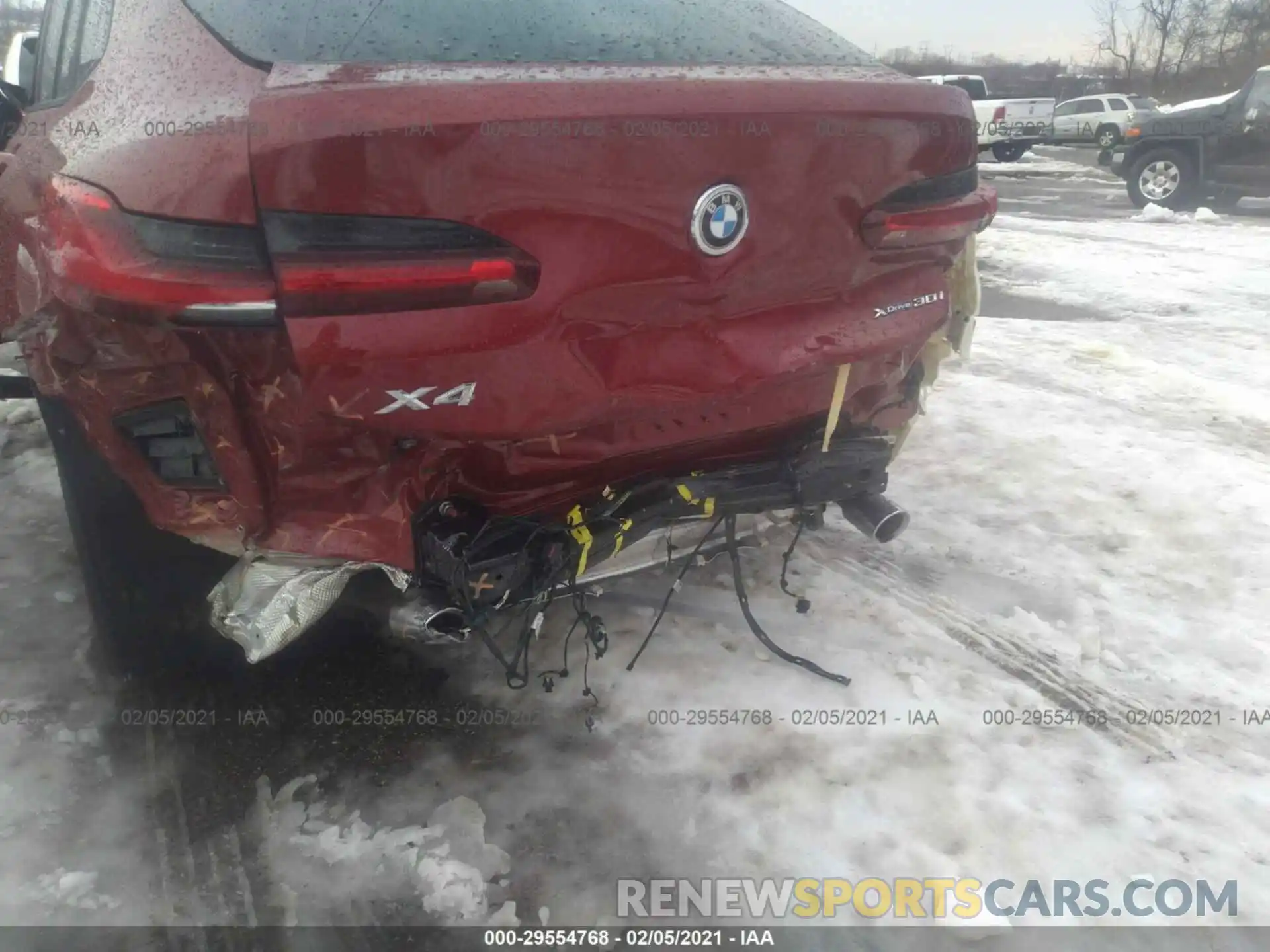 6 Photograph of a damaged car 5UX2V1C00L9C56622 BMW X4 2020
