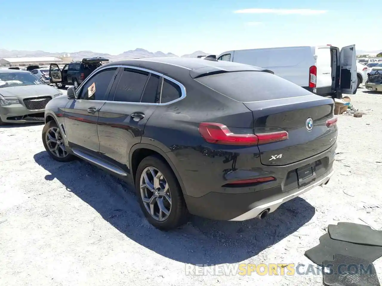 3 Photograph of a damaged car 5UX2V1C00L9D67543 BMW X4 2020