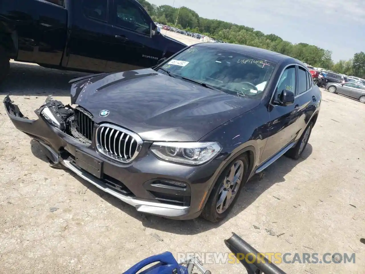 2 Photograph of a damaged car 5UX2V1C01L9B26901 BMW X4 2020