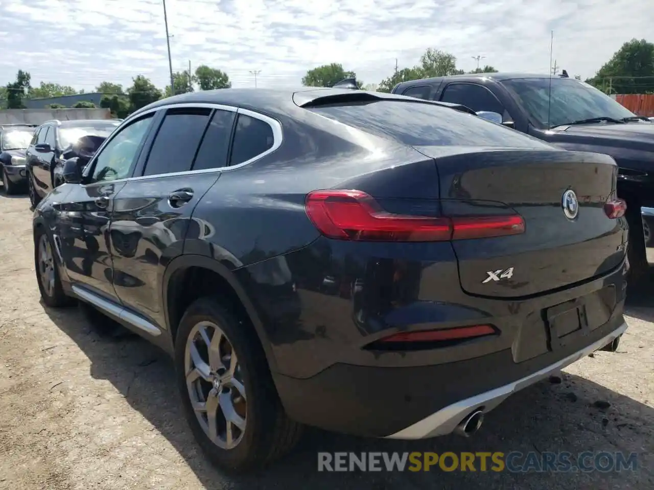 3 Photograph of a damaged car 5UX2V1C01L9B26901 BMW X4 2020