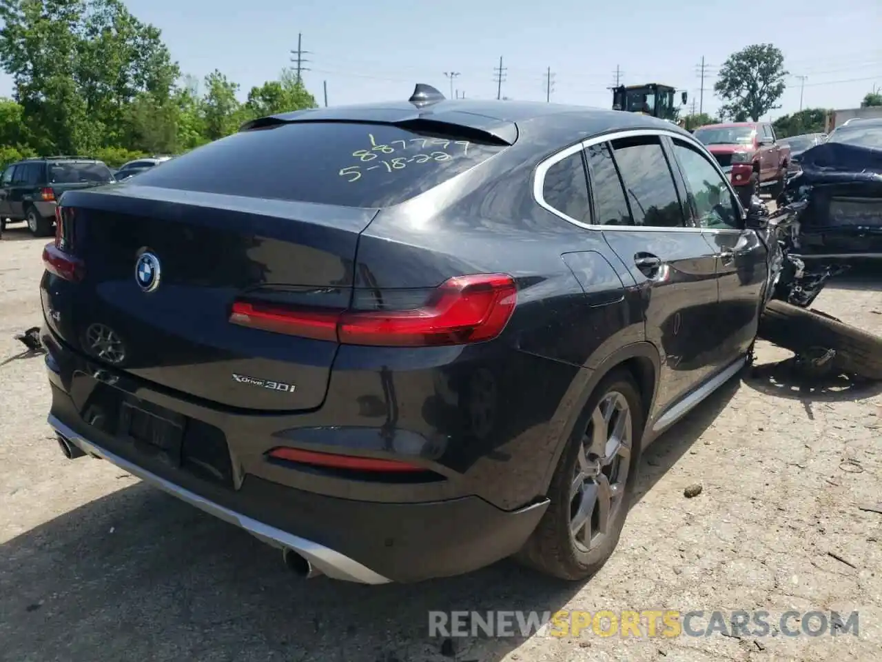 4 Photograph of a damaged car 5UX2V1C01L9B26901 BMW X4 2020