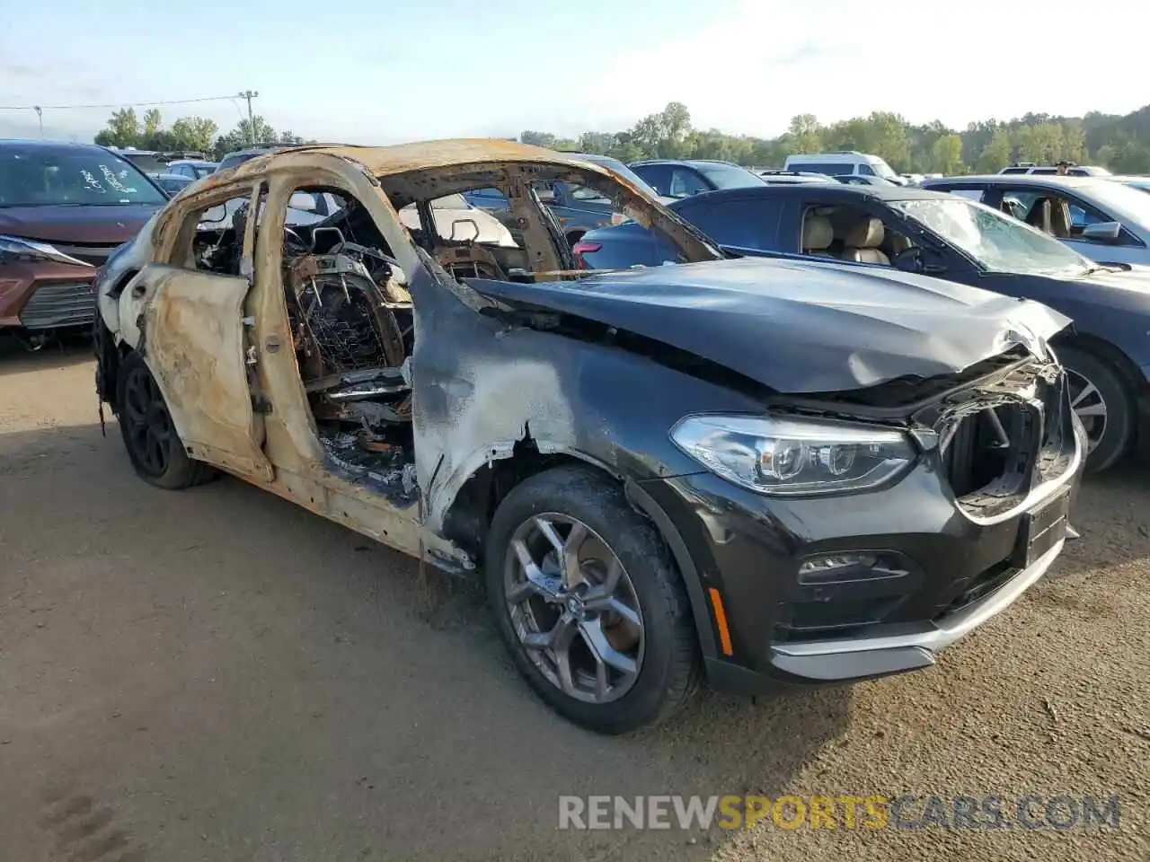 4 Photograph of a damaged car 5UX2V1C01L9D67597 BMW X4 2020