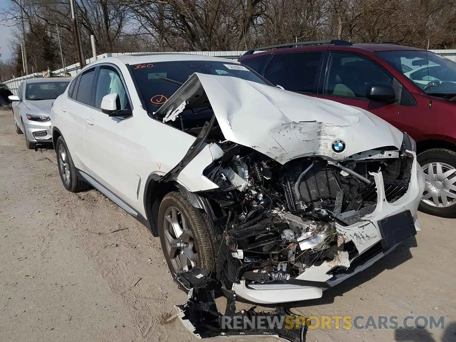 1 Photograph of a damaged car 5UX2V1C01LLE67301 BMW X4 2020