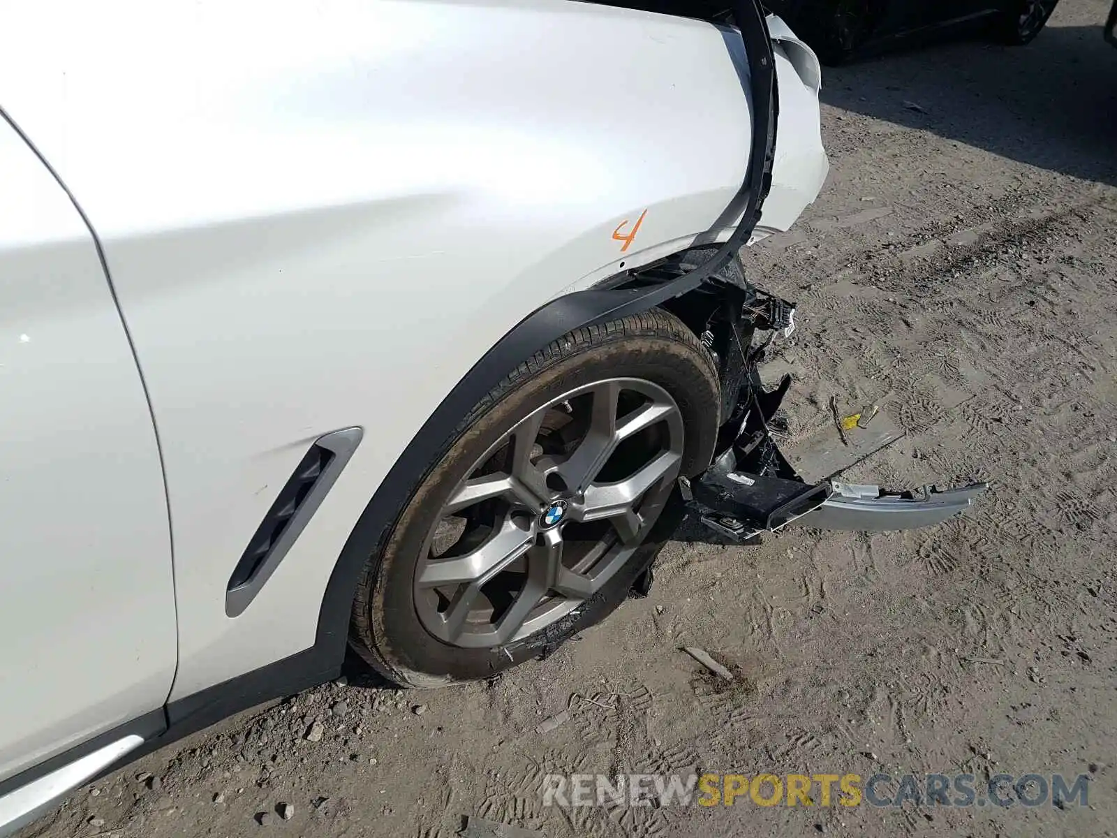 9 Photograph of a damaged car 5UX2V1C01LLE67301 BMW X4 2020