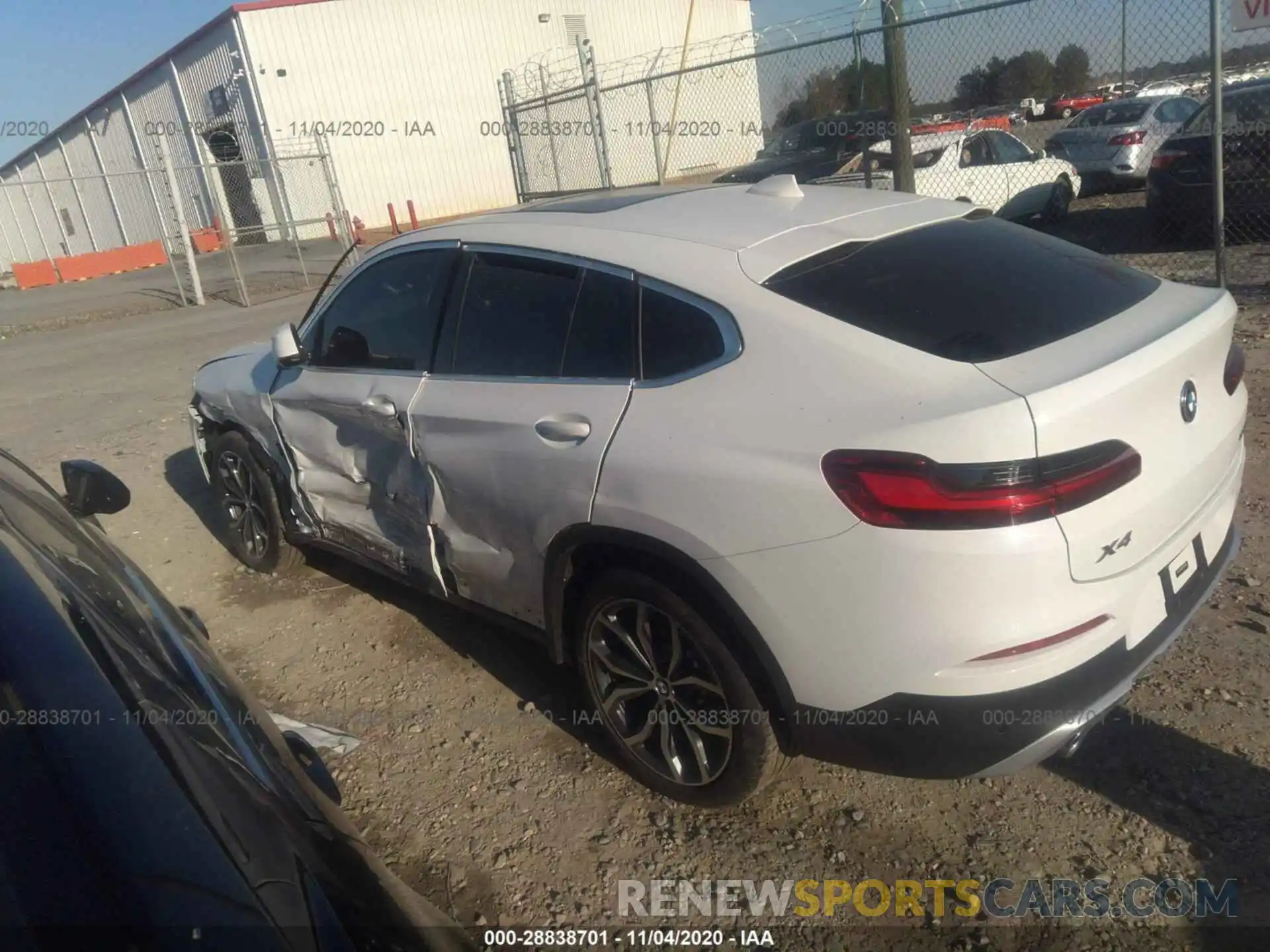 3 Photograph of a damaged car 5UX2V1C02LLE67470 BMW X4 2020