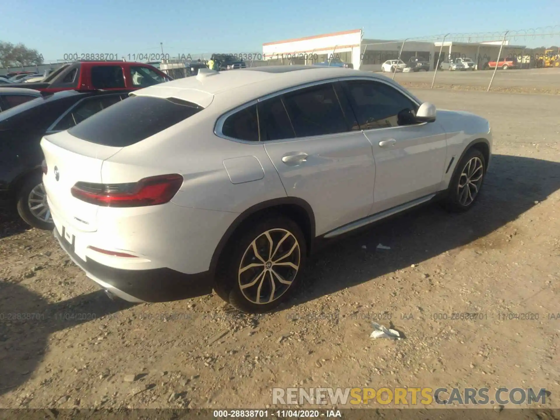 4 Photograph of a damaged car 5UX2V1C02LLE67470 BMW X4 2020