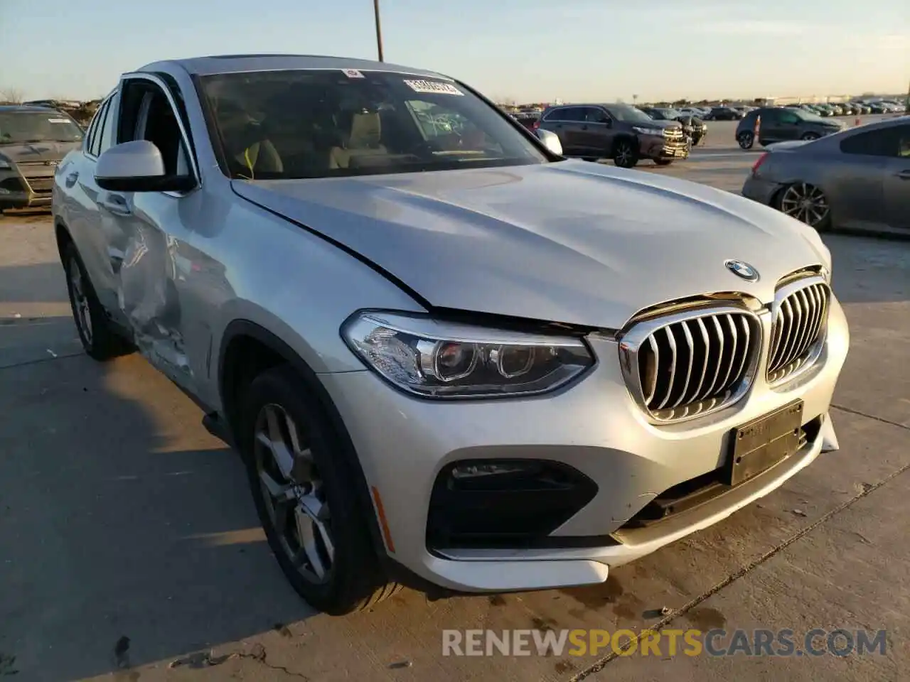 1 Photograph of a damaged car 5UX2V1C02LLE67484 BMW X4 2020