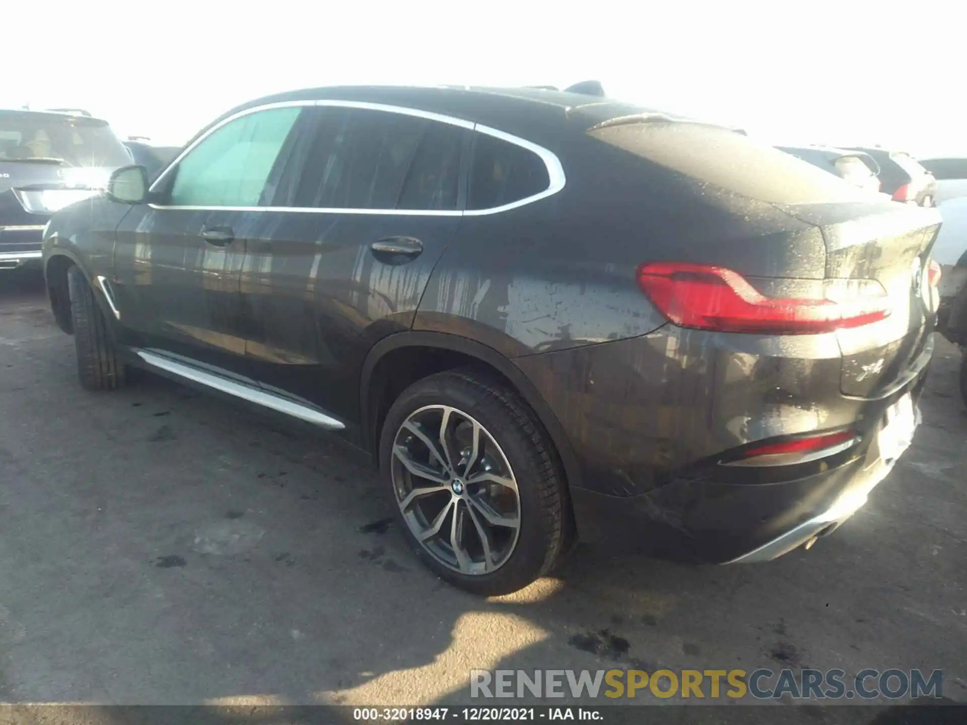 3 Photograph of a damaged car 5UX2V1C02LLE67744 BMW X4 2020