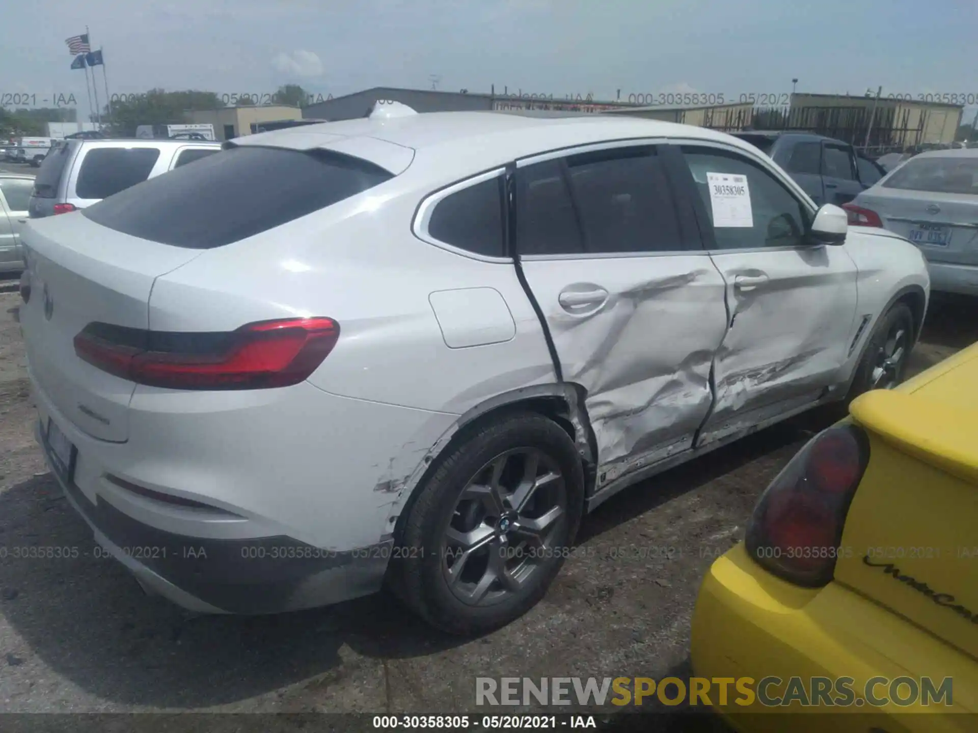 4 Photograph of a damaged car 5UX2V1C03L9B34529 BMW X4 2020