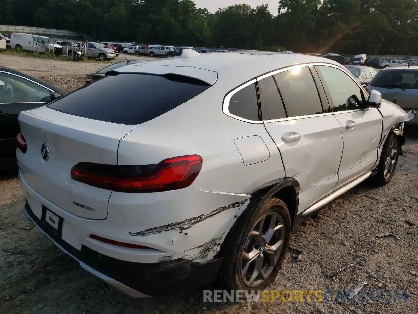 4 Photograph of a damaged car 5UX2V1C03L9B57308 BMW X4 2020