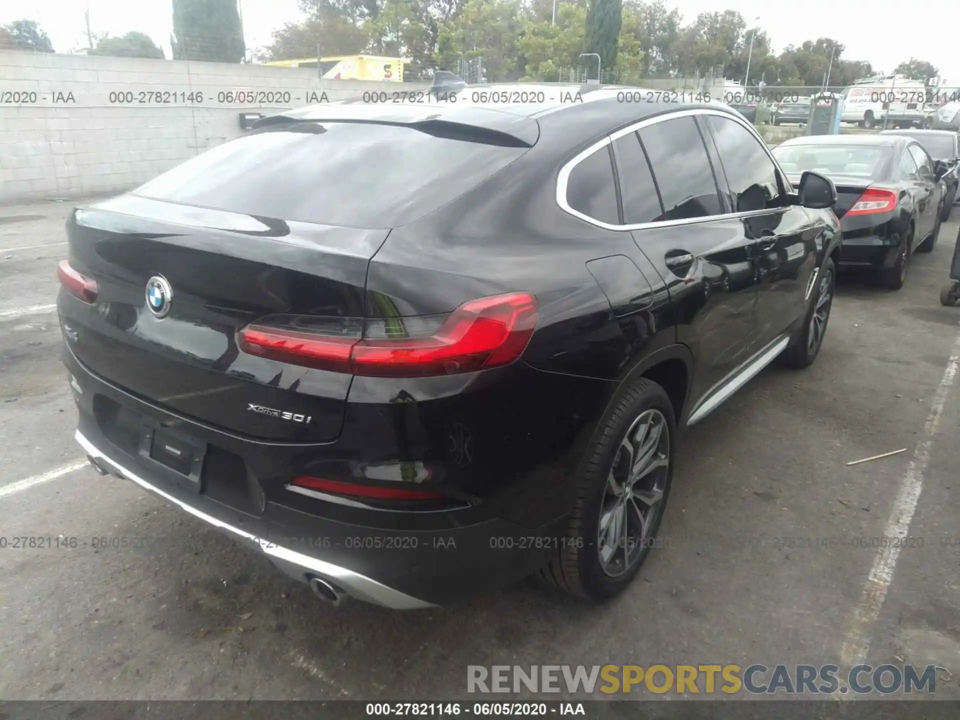 2 Photograph of a damaged car 5UX2V1C03L9B76019 BMW X4 2020