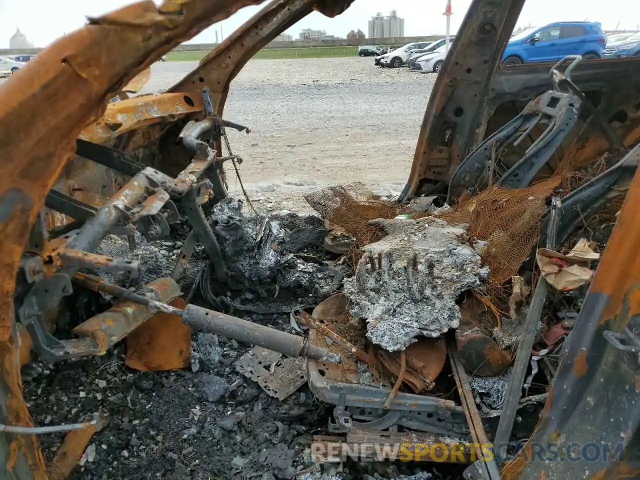 7 Photograph of a damaged car 5UX2V1C03LLE67624 BMW X4 2020