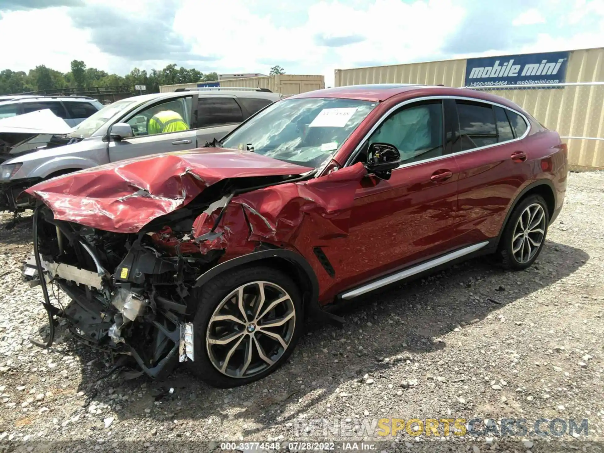 2 Photograph of a damaged car 5UX2V1C03LLE67638 BMW X4 2020