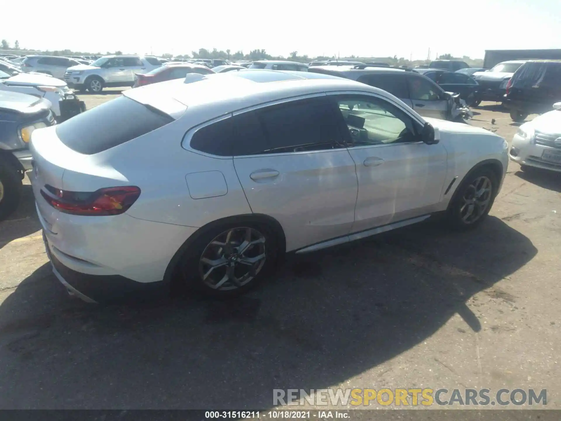 4 Photograph of a damaged car 5UX2V1C03LLZ32819 BMW X4 2020