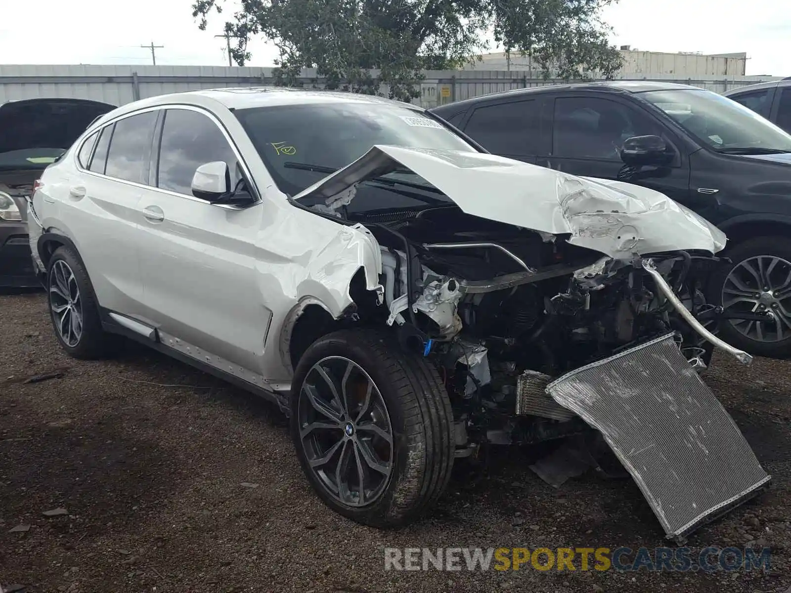 1 Photograph of a damaged car 5UX2V1C04L9C09187 BMW X4 2020