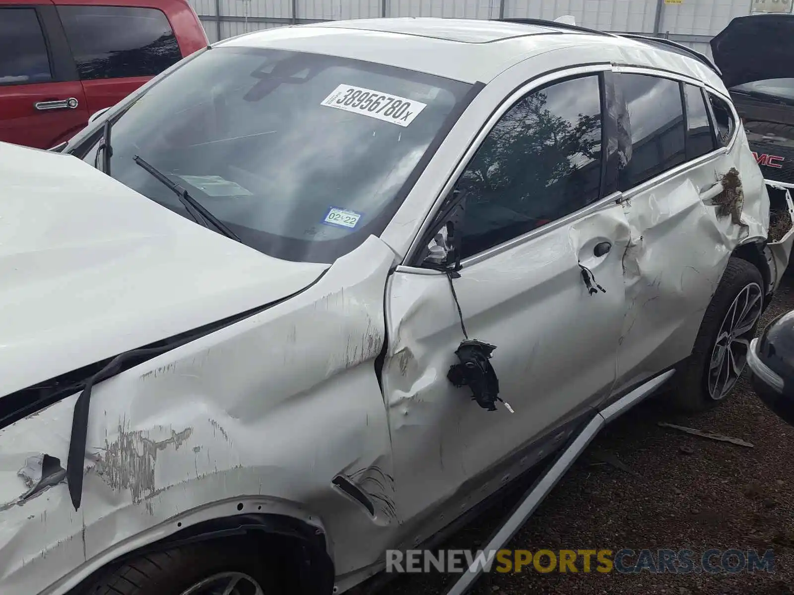 10 Photograph of a damaged car 5UX2V1C04L9C09187 BMW X4 2020