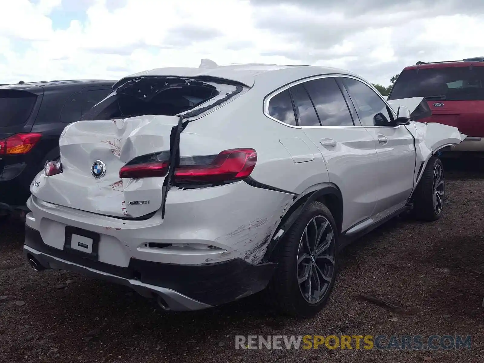 4 Photograph of a damaged car 5UX2V1C04L9C09187 BMW X4 2020