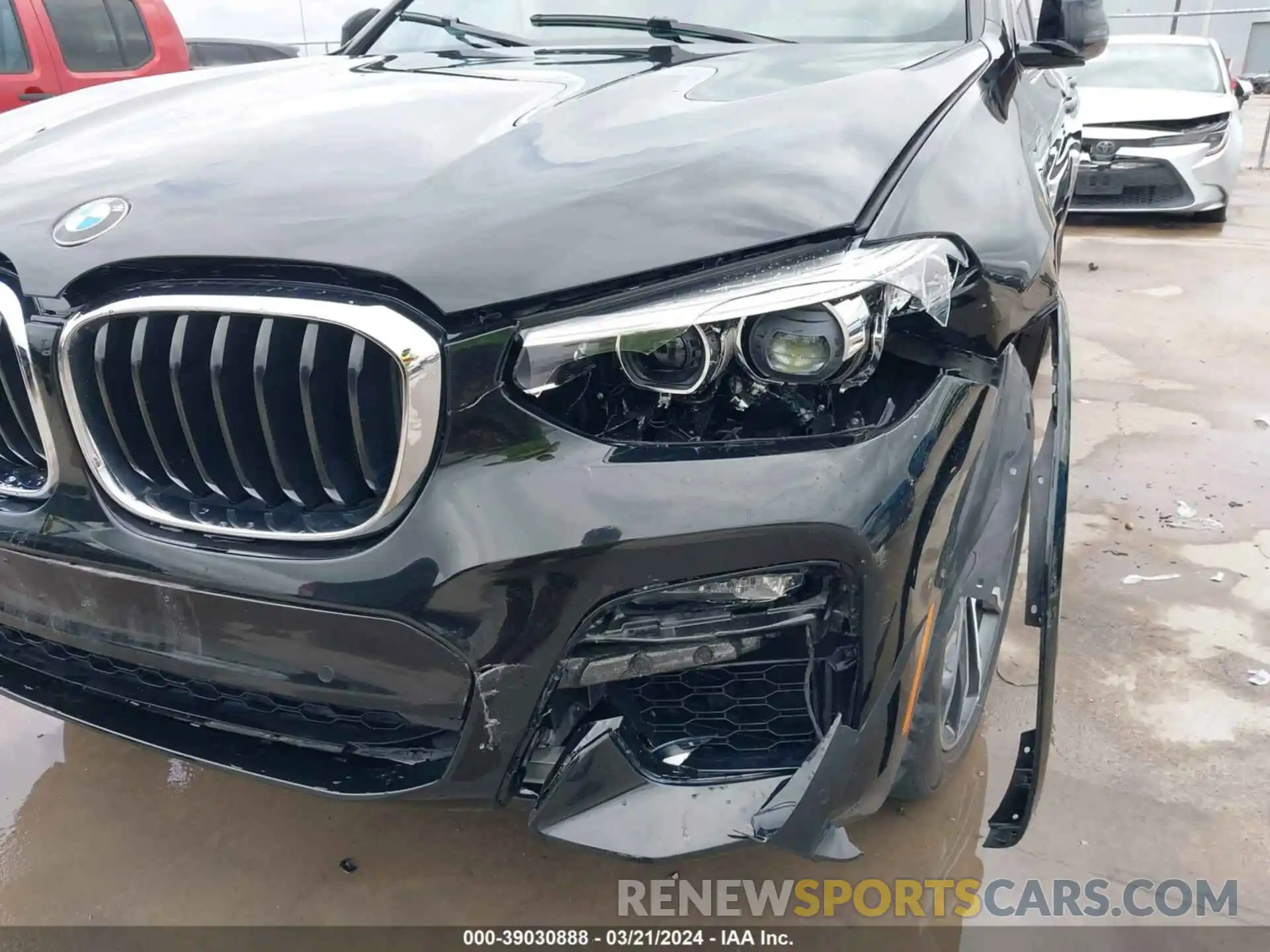 6 Photograph of a damaged car 5UX2V1C04L9C81085 BMW X4 2020