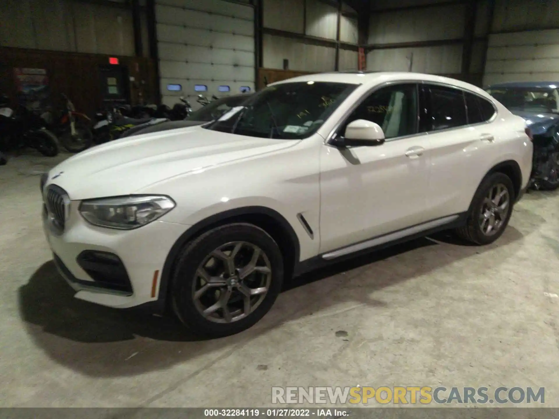 2 Photograph of a damaged car 5UX2V1C05L9B71999 BMW X4 2020