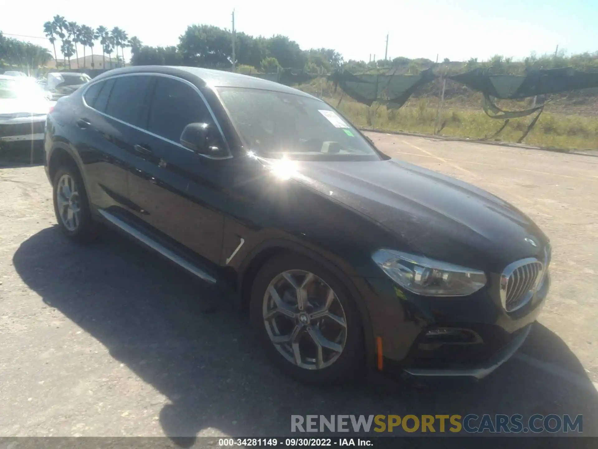 1 Photograph of a damaged car 5UX2V1C05L9B92223 BMW X4 2020