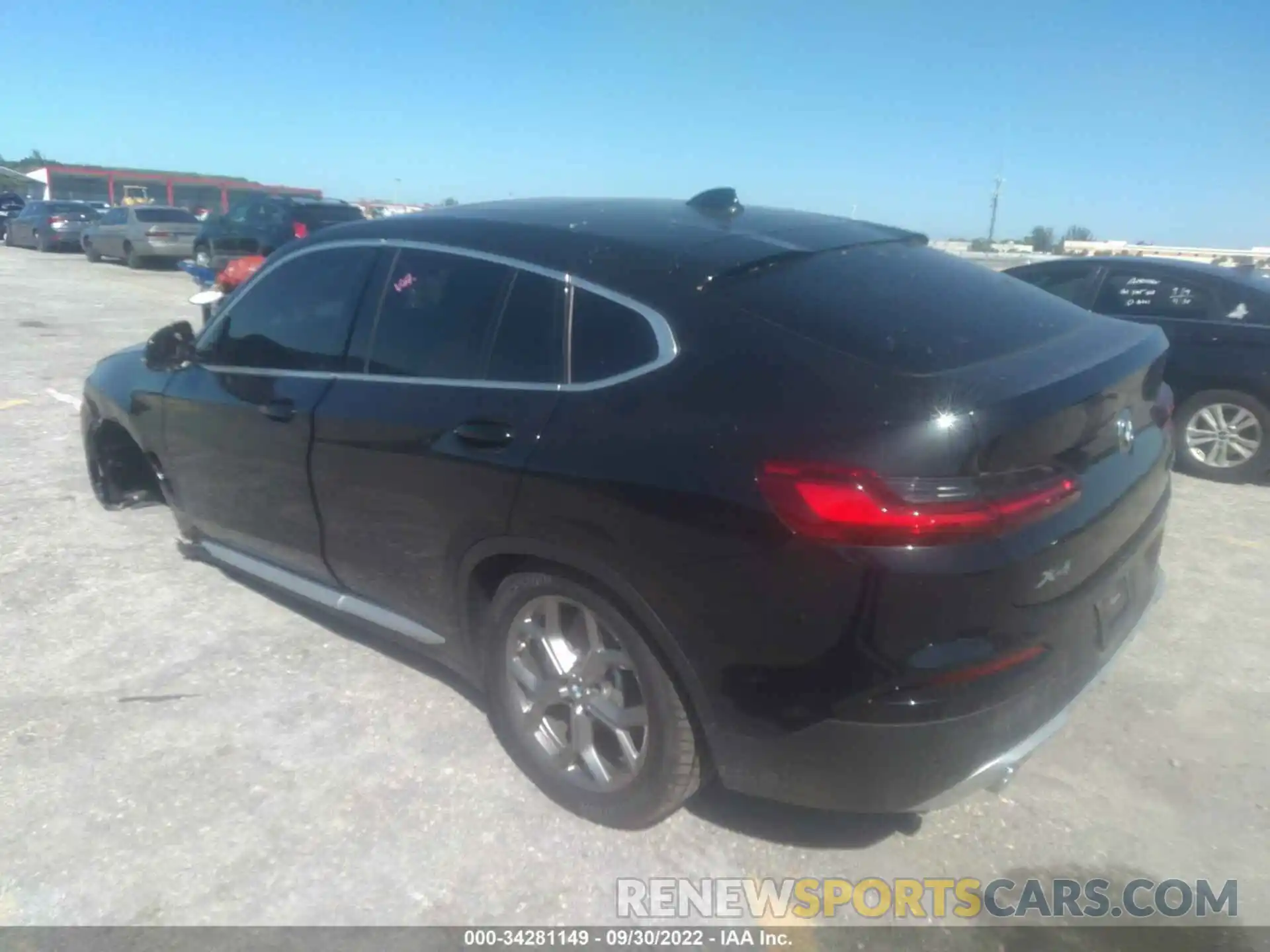 3 Photograph of a damaged car 5UX2V1C05L9B92223 BMW X4 2020