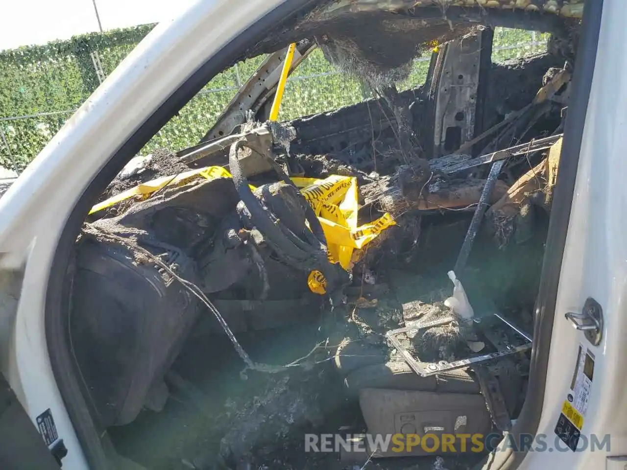 7 Photograph of a damaged car 5UX2V1C05LLE68001 BMW X4 2020