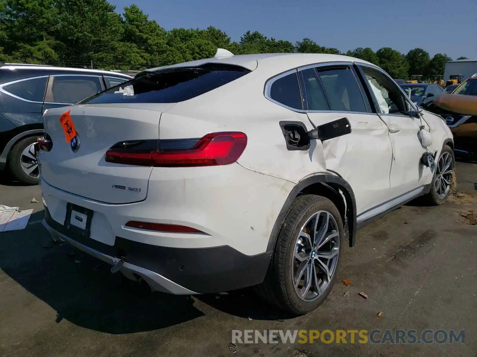 4 Photograph of a damaged car 5UX2V1C06L9B62468 BMW X4 2020