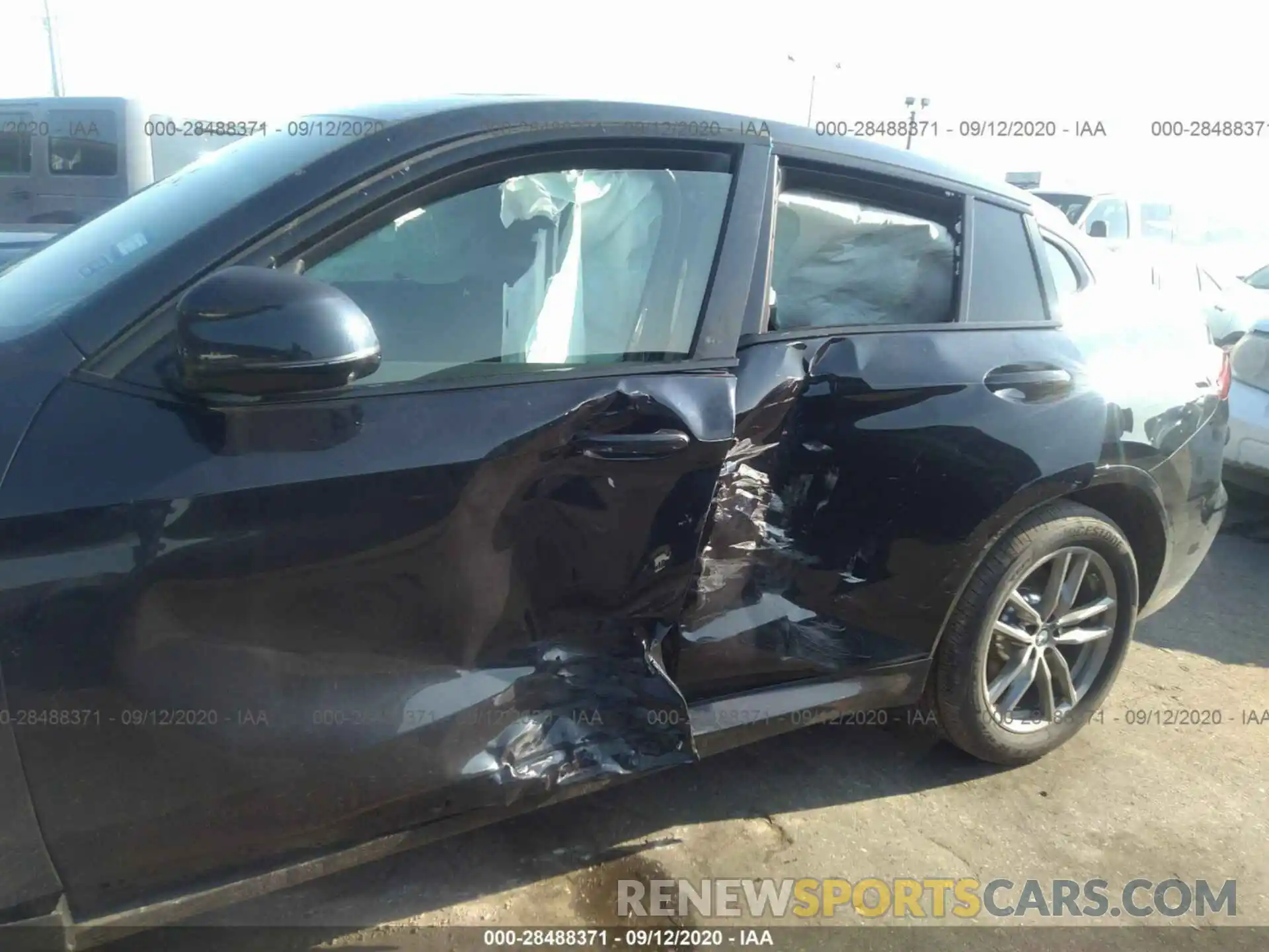 6 Photograph of a damaged car 5UX2V1C06L9C56558 BMW X4 2020
