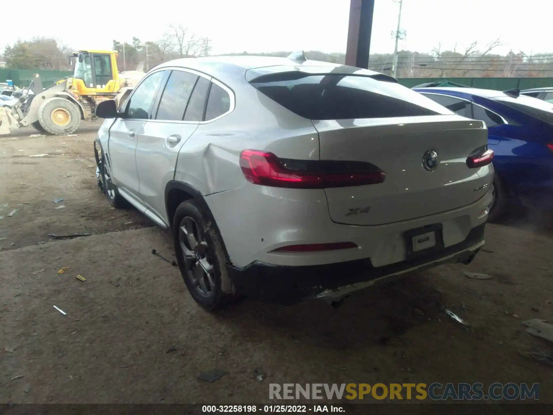 3 Photograph of a damaged car 5UX2V1C06L9C80682 BMW X4 2020