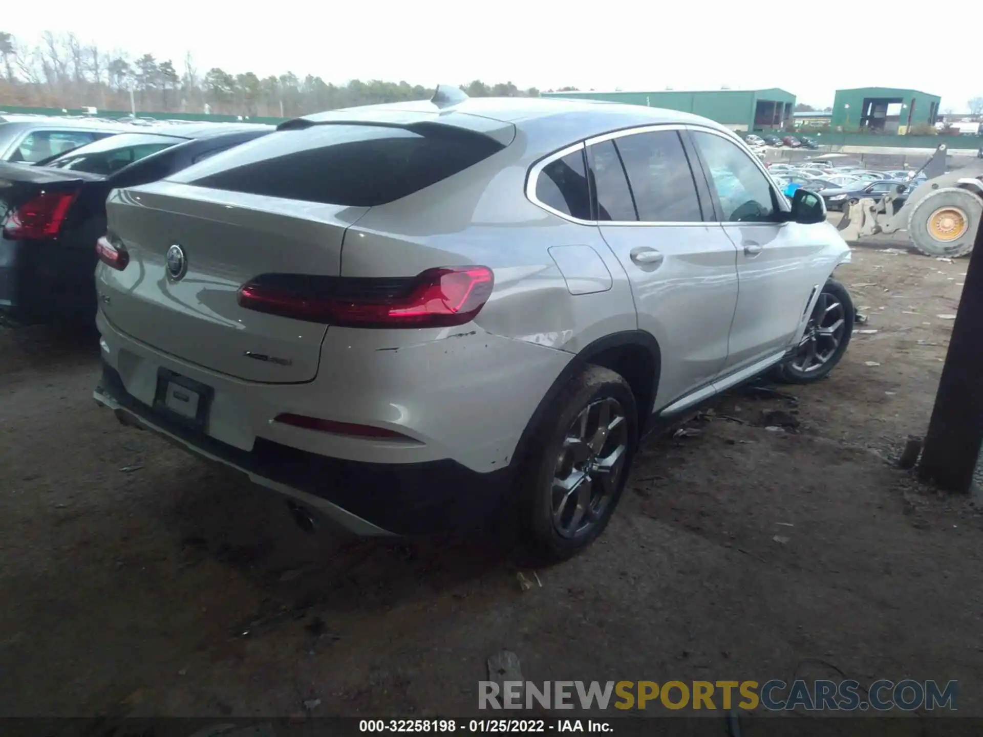 4 Photograph of a damaged car 5UX2V1C06L9C80682 BMW X4 2020